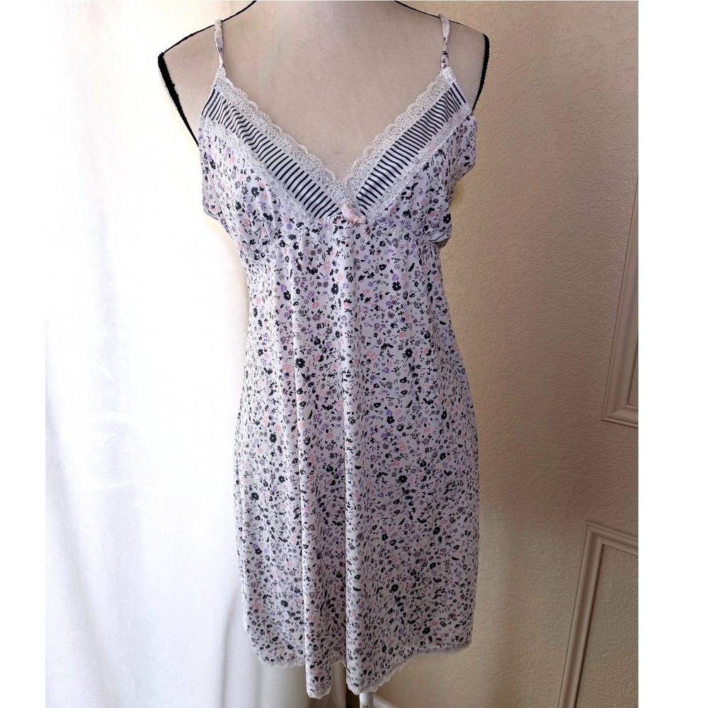 Laura Ashley Floral Lace Trim Nightgown XL White Purple Striped V-Neck‎ Chemise